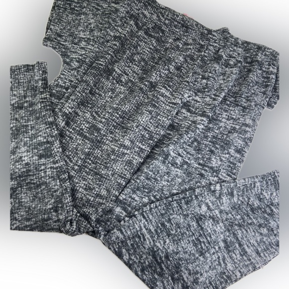 NWT Isaac Mizrahi Lounge pajamas set grey black pants and short sleeve top - Picture 16 of 16